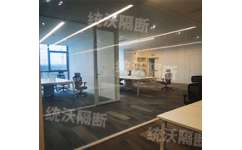 上海統(tǒng)沃裝飾工程 專業(yè)化全景玻璃隔斷的創(chuàng)新應(yīng)用