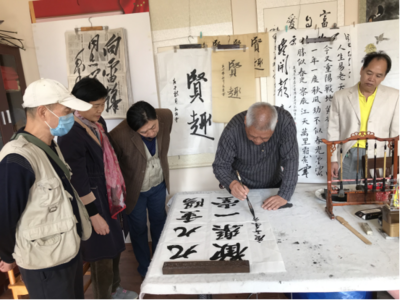 翰墨飄香慶重陽 鄰里共敘敬老情——管城區(qū)蓉灣社區(qū)舉辦“九九重陽節(jié) 書法展風(fēng)采”書法交流會暨教育咨詢服務(wù)活動