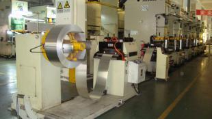 供應多臺沖床連線沖壓機械手，提升自動化生產效率